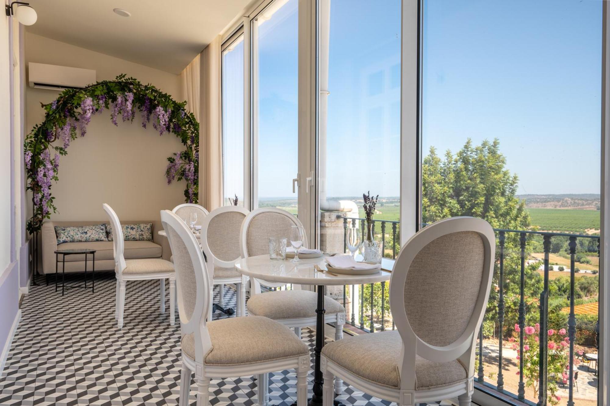 Lilases Boutique House & Garden Mora Buitenkant foto